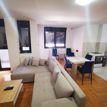 Riviera Apartments Ni Eksteriør billede