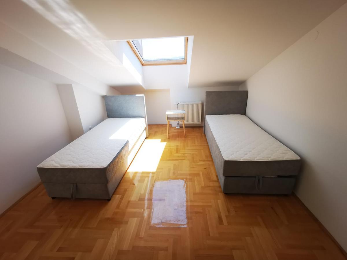 Riviera Apartments Ni Eksteriør billede