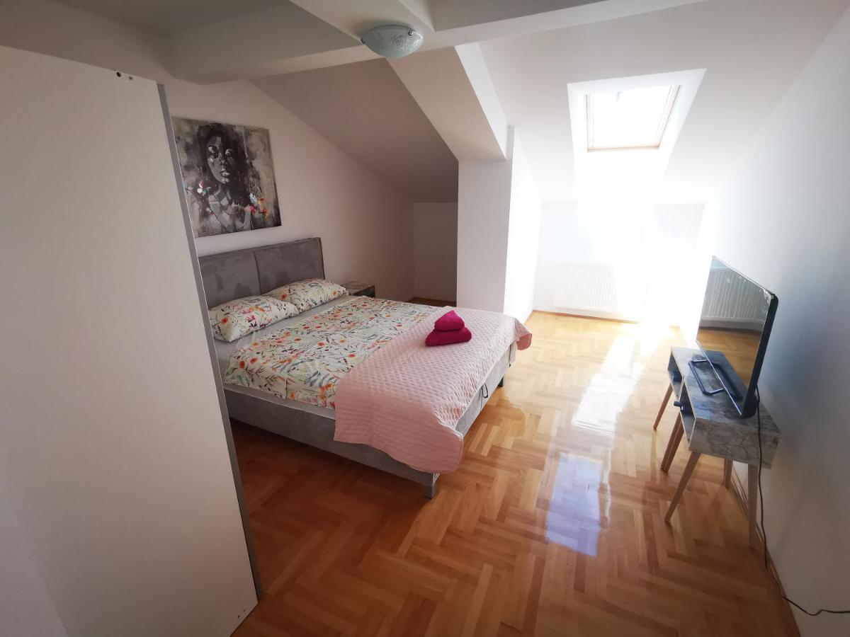 Riviera Apartments Ni Eksteriør billede
