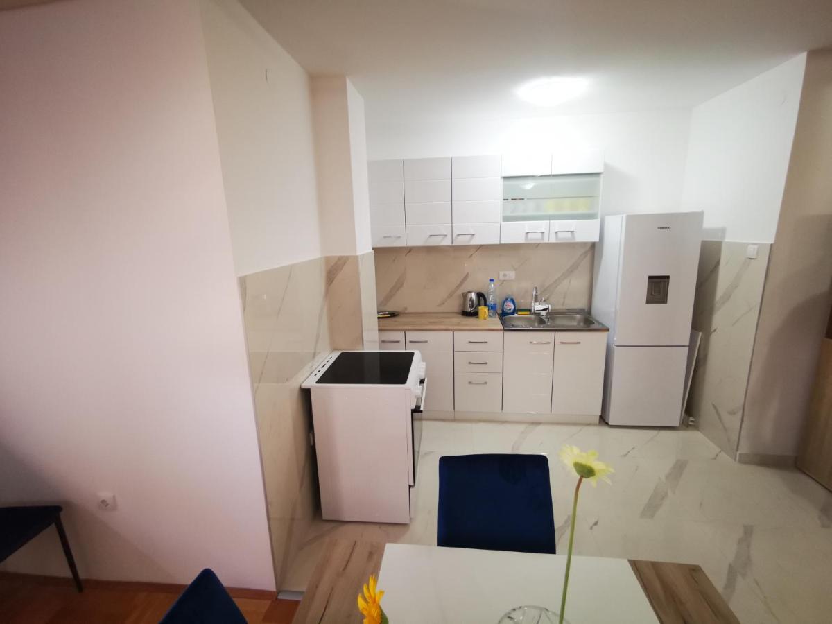 Riviera Apartments Ni Eksteriør billede